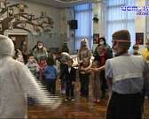 Артисты театра кукол подготовили подарок для "профессиональных" мам. Поздравления приурочили к Всероссийскому празднику