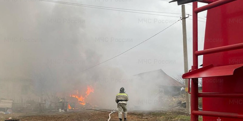 пожар мчс спасатели Оперативные сутки в Орловской области: пожар в Ливнах и помощь спасателей в Орле