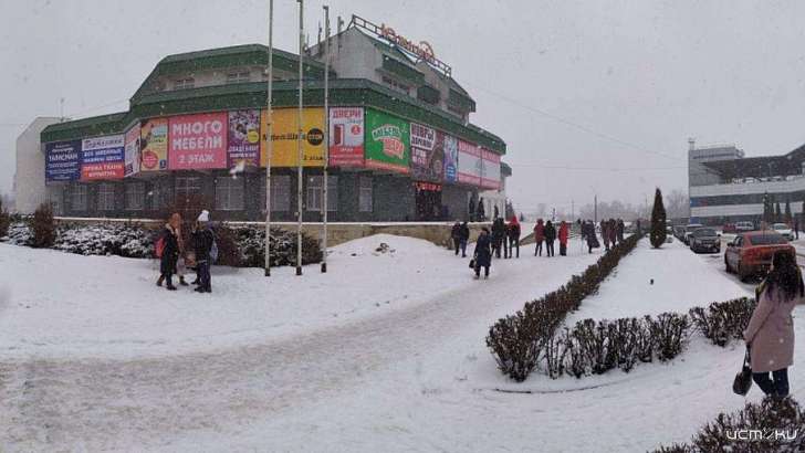 «Торговля встала»: почти 300 человек в Орле эвакуировали из «Южного»