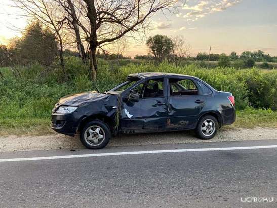 На Орловщине перевернулся автомобиль с ребенком