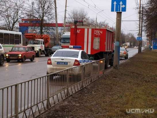 Орловских автомобилистов призвали уступать дорогу спецтранспорту Орловских автомобилистов призвали уступать дорогу спецтранспорту