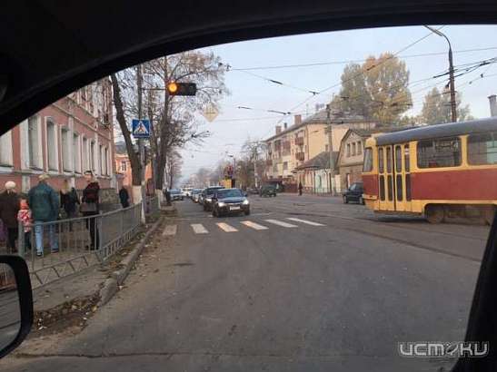 Обрыв проводов парализовал движение трамваев в Орле 