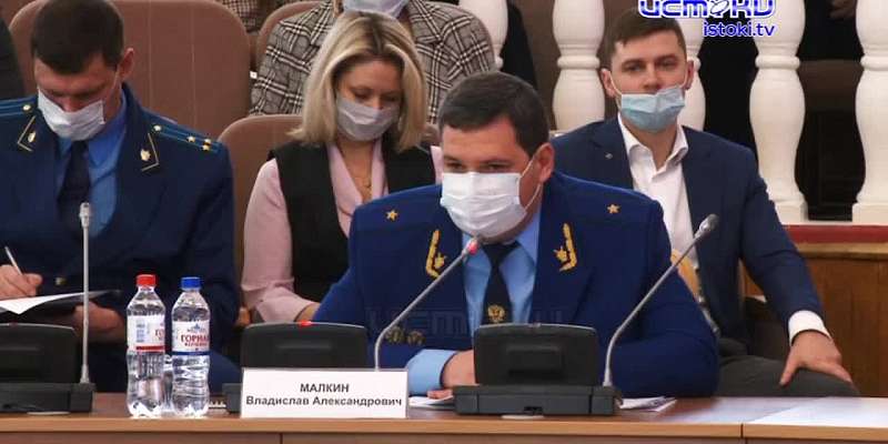 Областные парламентарии спешат встречать Новый год. С очередной сессией расправились всего за три часа. Какие решения оставили на грядущие месяцы?