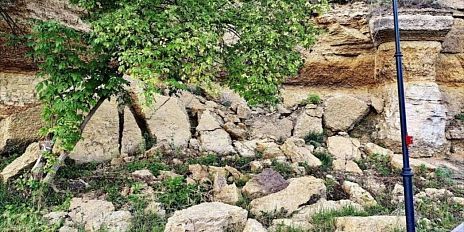 На Дворянке убрали ограждение и ленту вокруг ямы — орловчане гадают, безопасно ли теперь гулять