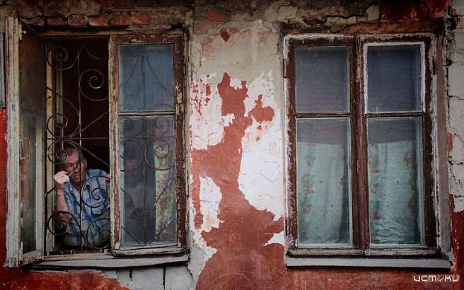 Чиновников обязали переселить жильцов из дома на ул. 2-я Курская в нормальное жильё