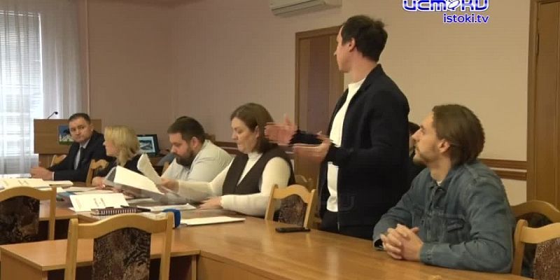 Приедут туристы и, видимо, сразу на скейты и в парк