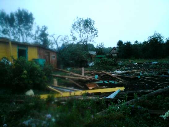 Последствия урагана в Новосильском районе пытаются устранить.