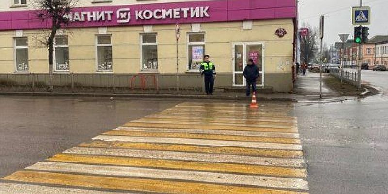 Во Мценске кроссовер сбил женщину на пешеходном переходе