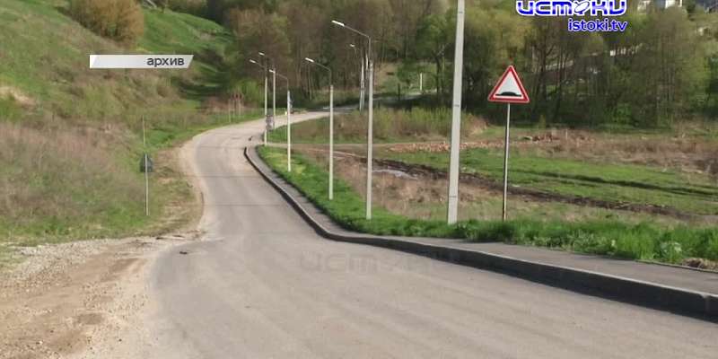 Общественники зафиксировали огромные очереди из мусоровозов к новому заводу "ЭкоПолис", в Орле собирают подписи за отставку мэра Юрия Парахина, а глав...