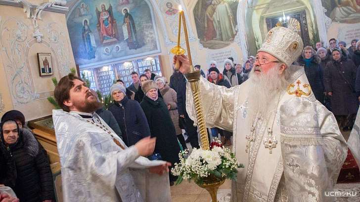 Митрополит Тихон пожелал орловчанам встретить Рождество в кругу семьи