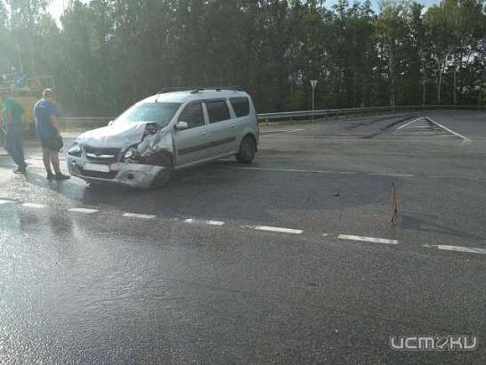 «Лада» и «Рено» столкнулись на трассе под Орлом