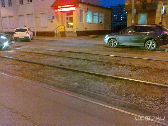 За чей счет асфальтируют трамвайные пути на площади Мира?