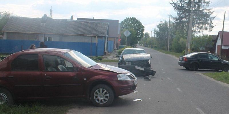 В г. Дмитровске Орловской области молодая водитель спровоцировала ДТП