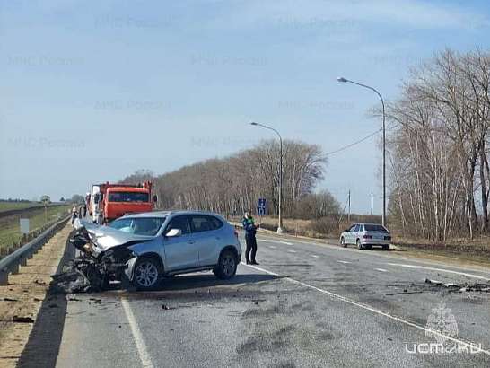 В Покровском районе столкнулись два встречных автомобиля. Есть пострадавший
