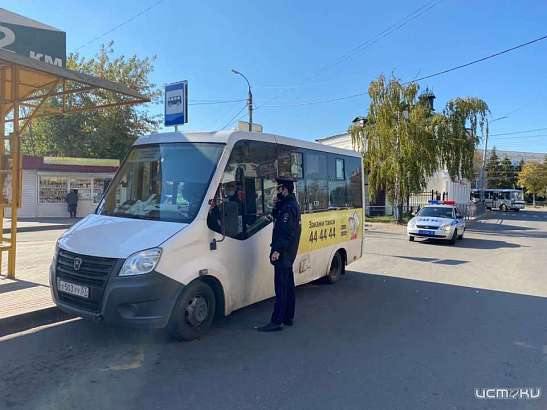 В Орле наказали водителей переполненных маршруток