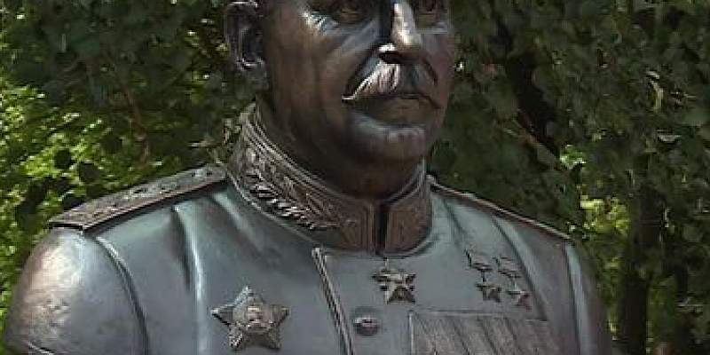 Миллион с лишним на бюст Сталина: депутат Курдюмов раскритиковал траты бюджета в Орле