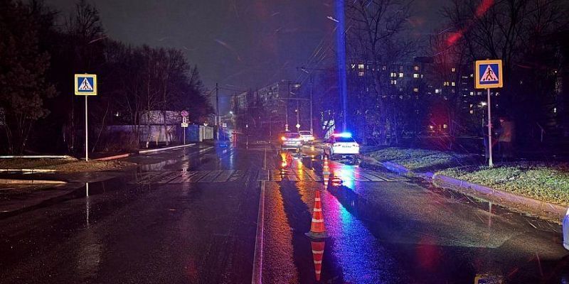 В разгар непогоды в Орле мини-кроссовер сбил юношу В разгар непогоды в Орле мини-кроссовер сбил юношу