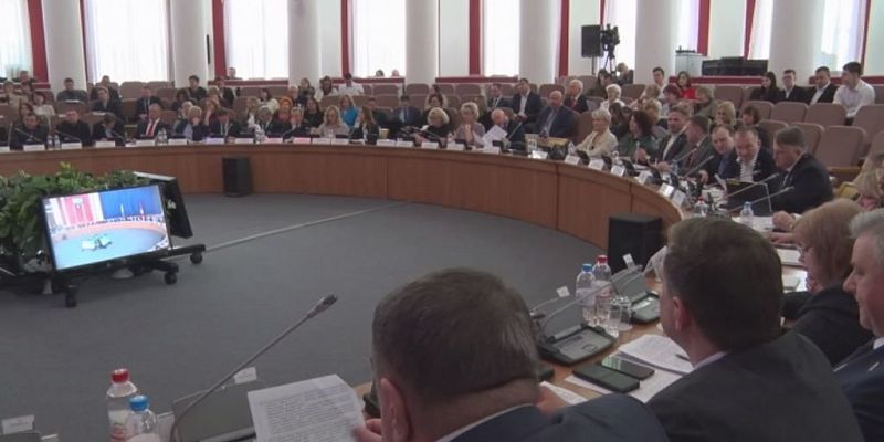 Хватит ли выделяемых денег на квартиры врачам, кто и за какие средства вывозил снег этой зимой и куда пропал депутат Котляр? 