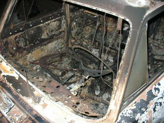В сгоревших жигулях обнаружен труп мужчины