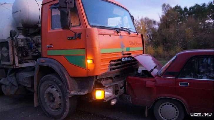 Накануне на Орловщине дважды КамАЗы столкнулись с легковыми ВАЗами