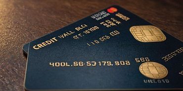 Чем отличаются беспроцентные займы от кредитных карт с льготным периодом?