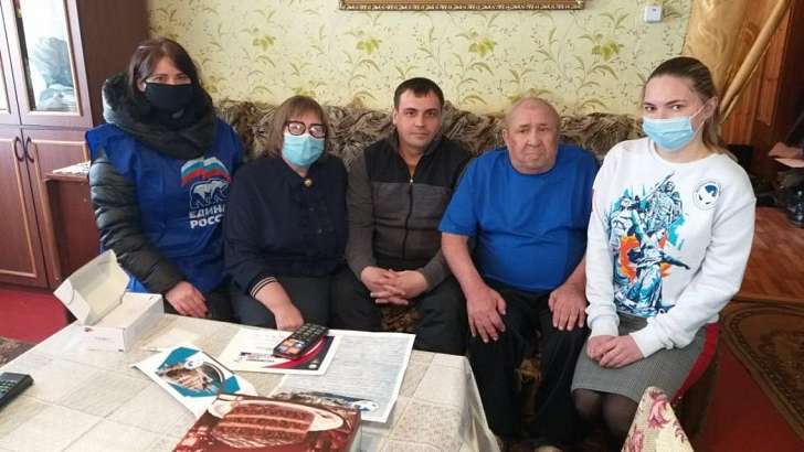 Орловские депутаты поздравили ветеранов с Днем защитника Отечества