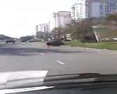 В Орле грузовик раздавил иномарку: видео с места событий