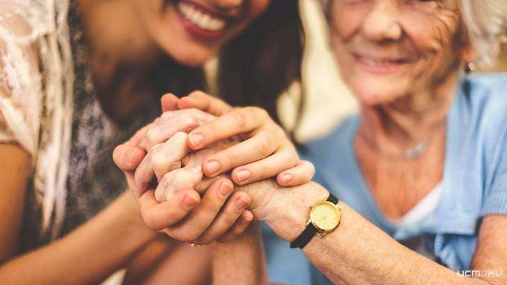 Социальным работникам Орловщины продлили коронавирусные выплаты