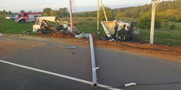 ДТП в Орловской области Под Орлом большегруз протаранил автобус, а потом врезался в столб