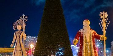 Не только орловчан напугали гигантские Дед Мороз и Снегурочка