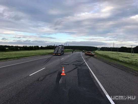 В Орловской области девушка на микроавтомобиле столкнулась с грузовиком