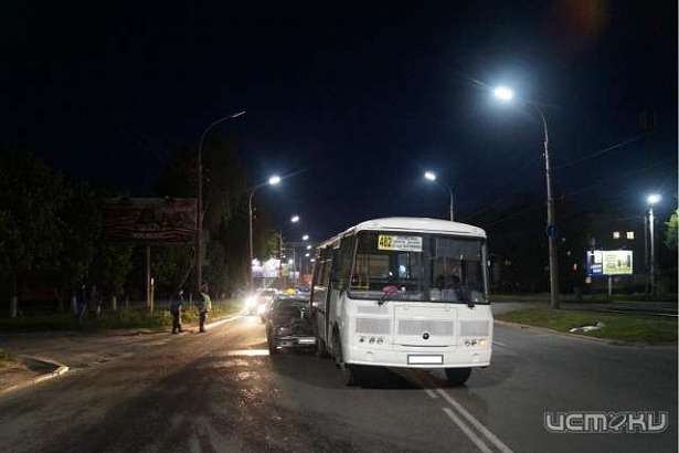 В Орле столкнулись «Волга» и маршрутка ПАЗ