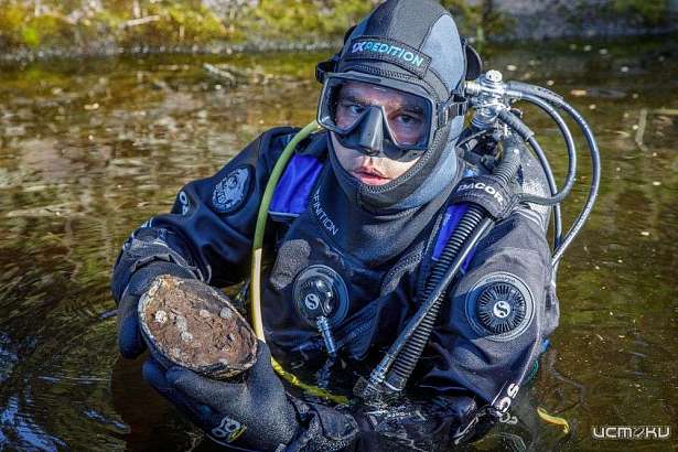 Орловские дайверы нашли в Ладожском озере старинный клад шведских монет