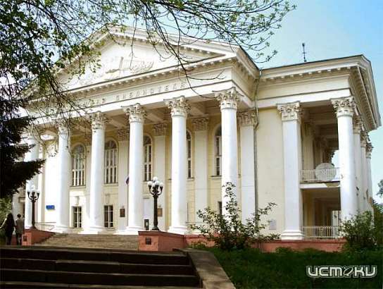 Выставка книг к 100-летию Г.Дышленко 