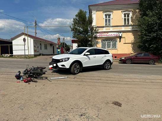На Орловщине «Лада Веста» протаранила мопед с 14-летним водителем