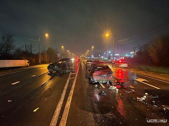 Массовое столкновение: под Орлом грузовик «Вольво» «собрал» еще четыре автомобиля