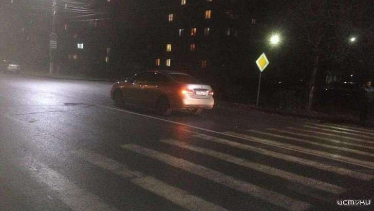 Жительница Ливен на зебре попала под машину