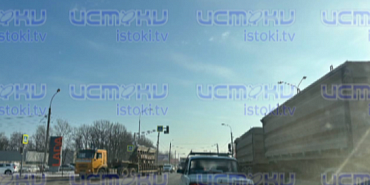 На оживленном перекрестке в Орле Карачевское шоссе-Мостовая перестали работать светофоры. Второй перекресток на Мостовой тоже потух.