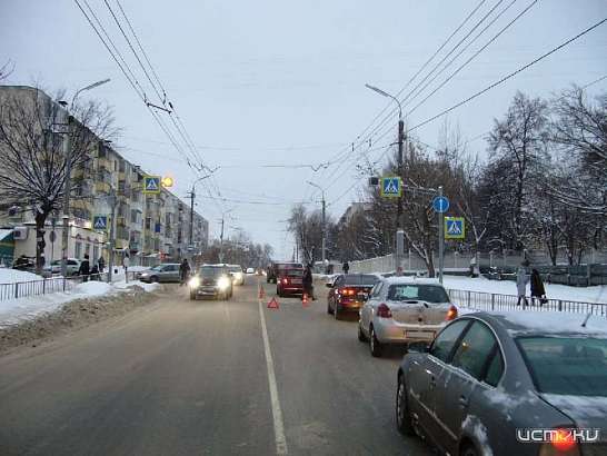 В Орле на пешеходном переходе иномарка сбила ребенка
