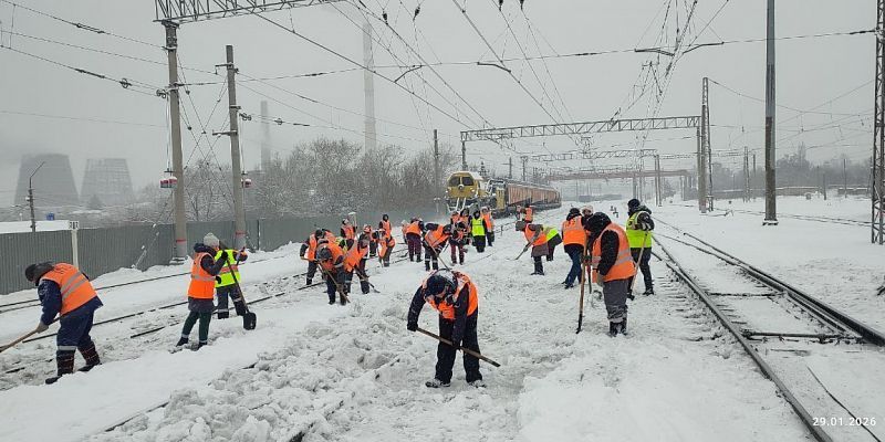 Более 7 тысяч кубометров снега убрали железнодорожники за минувшие сутки в Орловской области