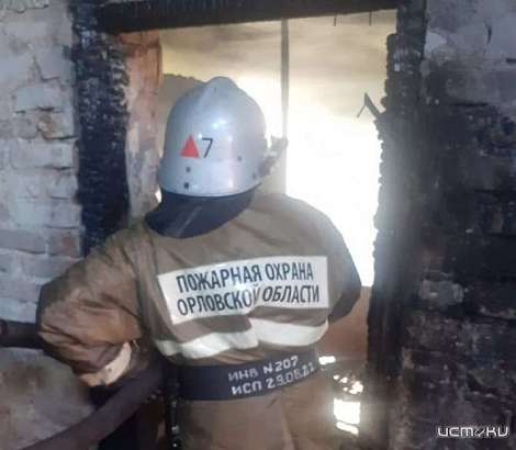 Под Орлом ночью полыхал дом