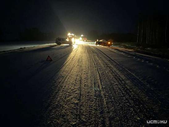 На заснеженной трассе под Орлом лоб в лоб столкнулись две «Лады»
