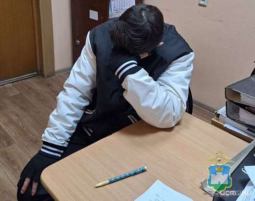 В Орле по горячим следам задержали курьера мошенников, выманивших у пенсионерки крупную сумму денег