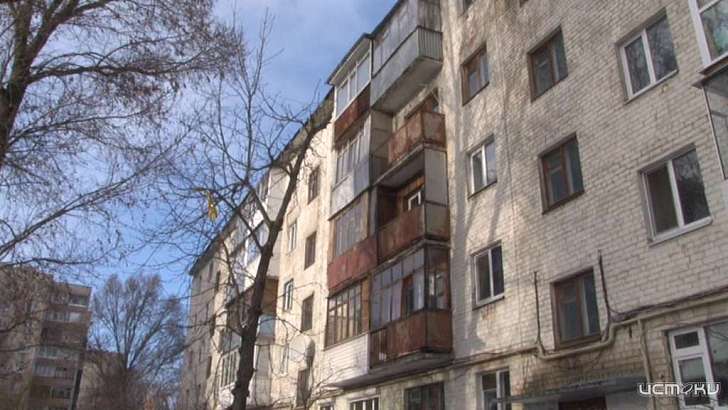 После визита сити-менеджера в Орле разберутся с протекающей крышей на ул. Революции