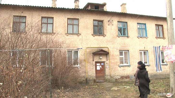 Пятидесятилетний дом в Орле разваливается на глазах