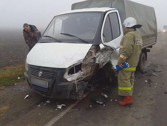 В Свердловском районе произошло столкновение «КамАЗа» и «Газели»