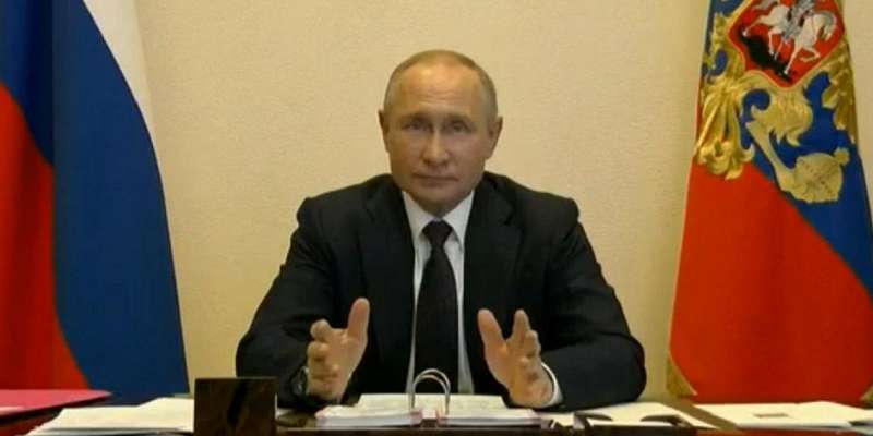 Сидим дома дальше: Путин продлил режим нерабочих дней до 11 мая