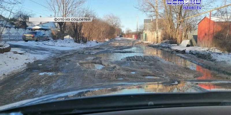 Орловчанин отобедал на автовокзале в компании тараканов, а в Лужках обнаружилась «лунная дорога»
