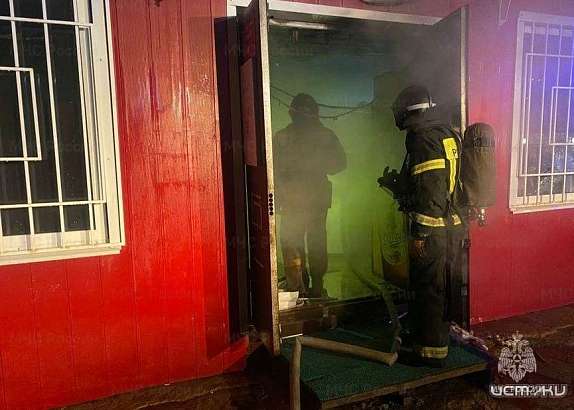 Под Орлом при странных обстоятельствах горел магазин