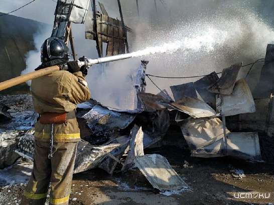 При пожаре на Орловщине сгорели две квартиры и пострадал мужчина